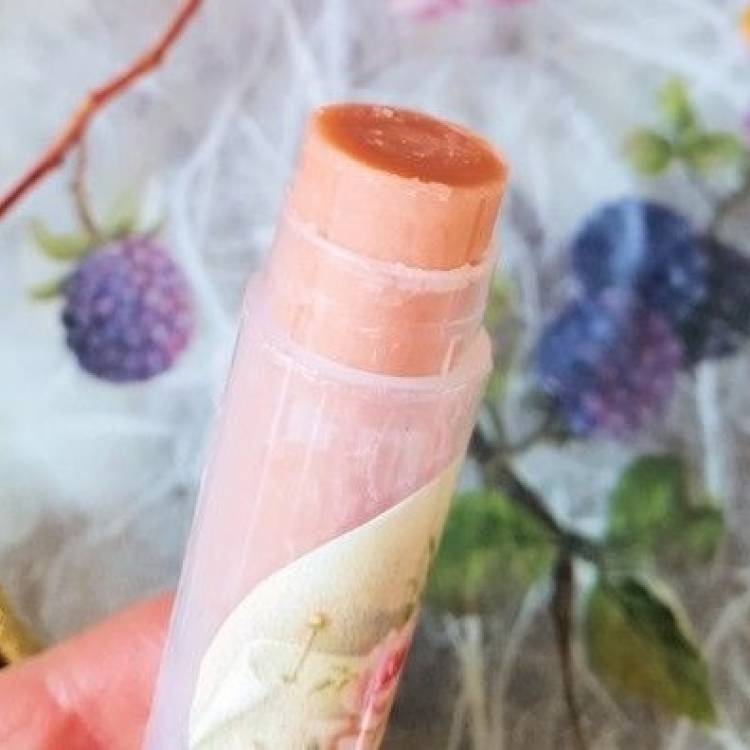 DIY Lip balm with cherry flavor