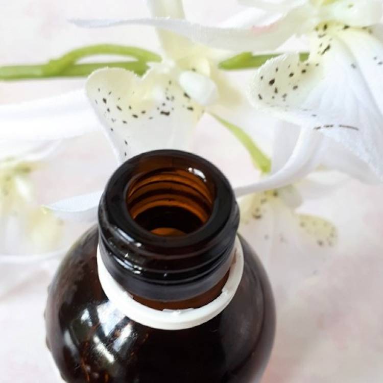 Luscious vanilla face oil essence