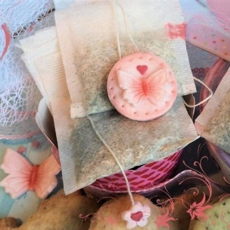 Tea bag tag decoration with sugar paste