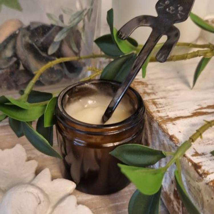 Naturally Perfume Your DIY Cosmetics (Without Essential Oils)