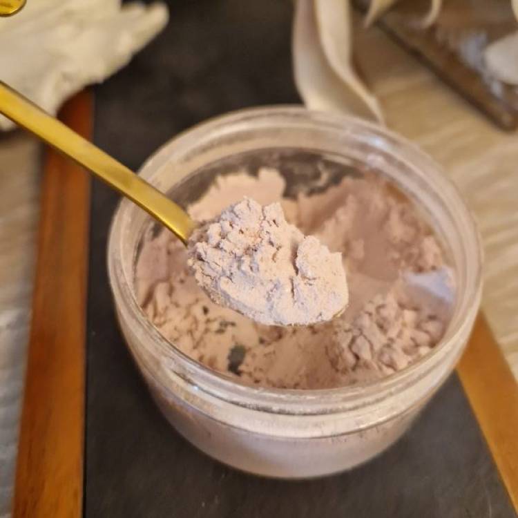 Homemade Dry Shampoo: Oil-Absorbing and Volumizing